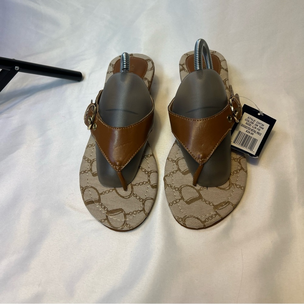 Sale! NWT Chaps Thong Buckle Sandals Slides Women's Size (9-10 Small Dent On top
